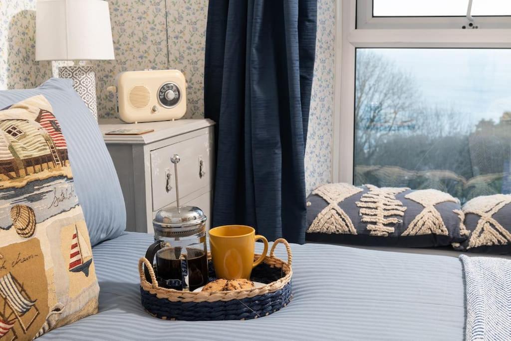 Fantastic Sea Views At Century's Old Alma's - Sleeps Up To 8 Guests Penmaenmawr