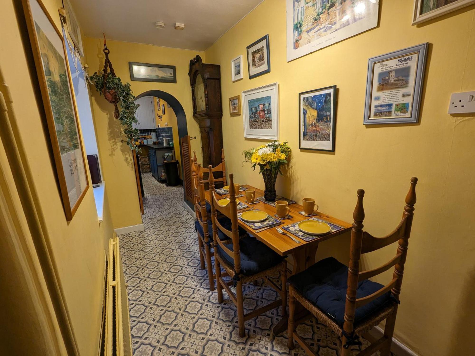 Fantastic Sea Views At Century's Old Alma's - Sleeps Up To 8 Guests Penmaenmawr