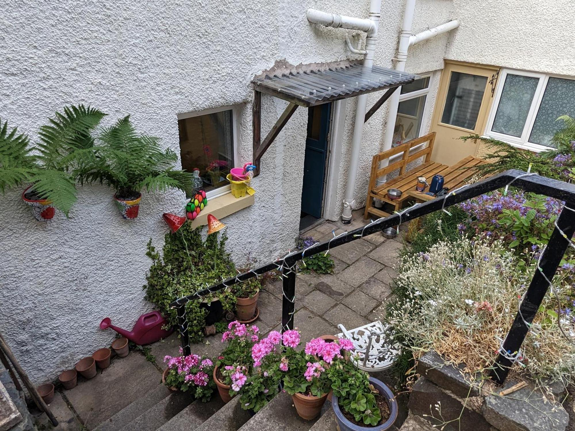 Fantastic Sea Views At Century's Old Alma's - Sleeps Up To 8 Guests Holiday home Penmaenmawr