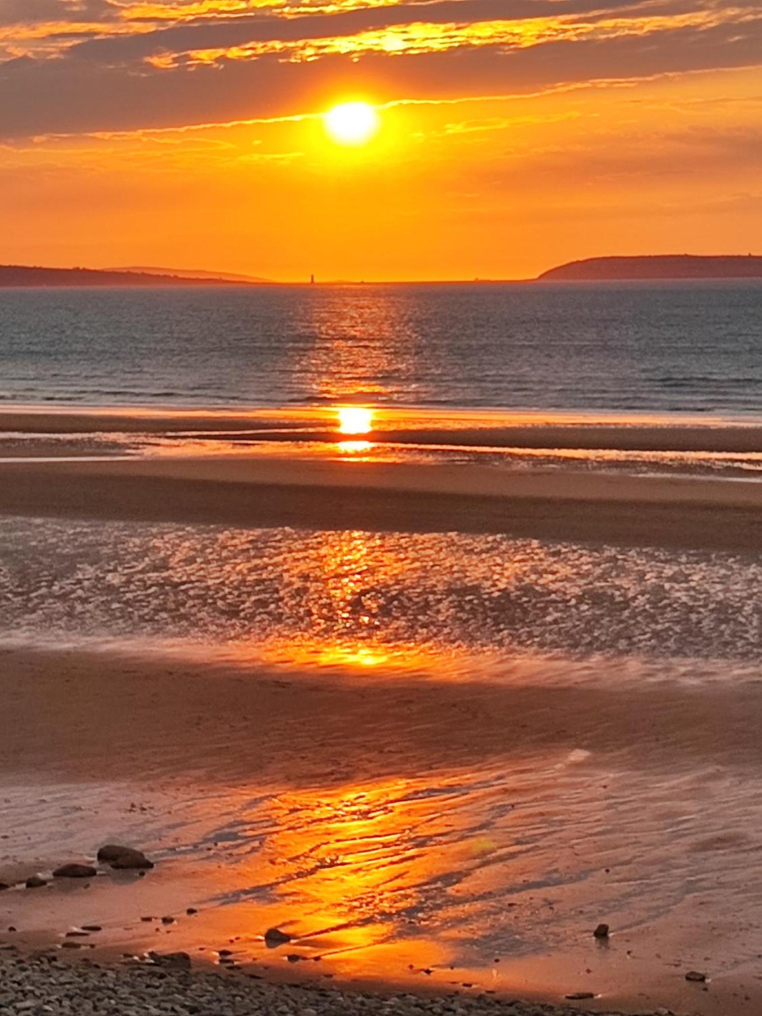 Fantastic Sea Views At Century's Old Alma's - Sleeps Up To 8 Guests *
