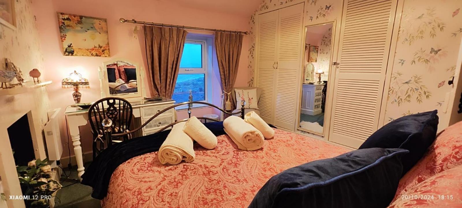 Fantastic Sea Views At Century's Old Alma's - Sleeps Up To 8 Guests * Penmaenmawr
